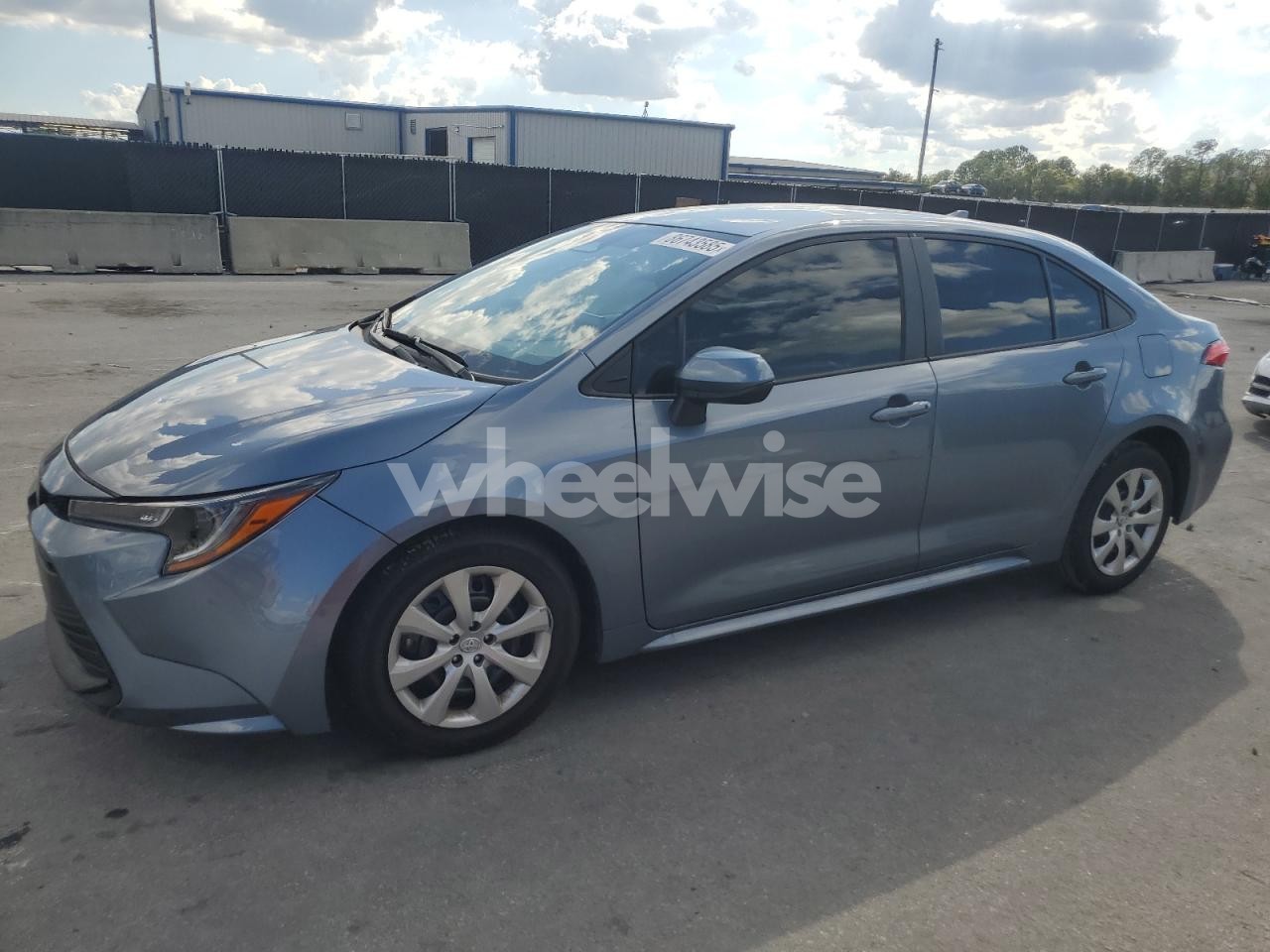 2025 TOYOTA COROLLA LE (VIN 5YFB4MDE4SP282372) main photo