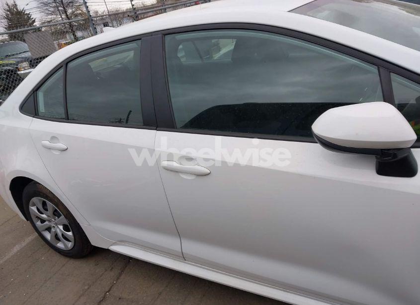 Photo 13 of 2024 Toyota Corolla LE (VIN 5YFB4MDE5RP114492)