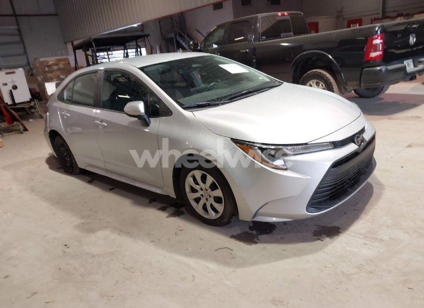 2024 Toyota Corolla LE (VIN 5YFB4MDE5RP140509) main photo