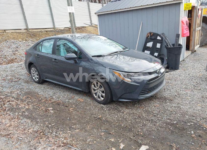 2024 Toyota Corolla LE (VIN 5YFB4MDE5RP153745) main photo