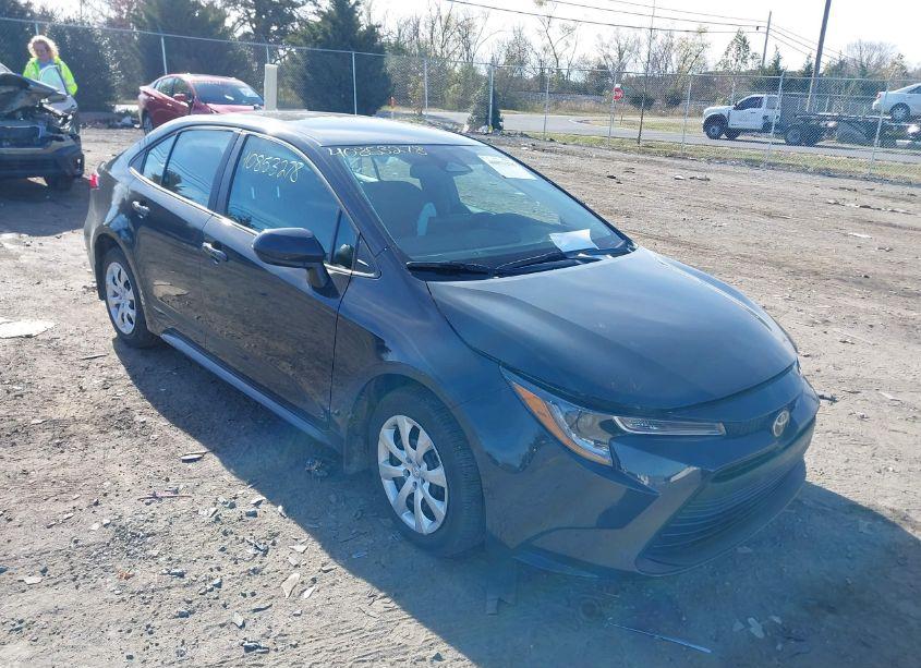 2024 Toyota Corolla LE (VIN 5YFB4MDE5RP203902) main photo