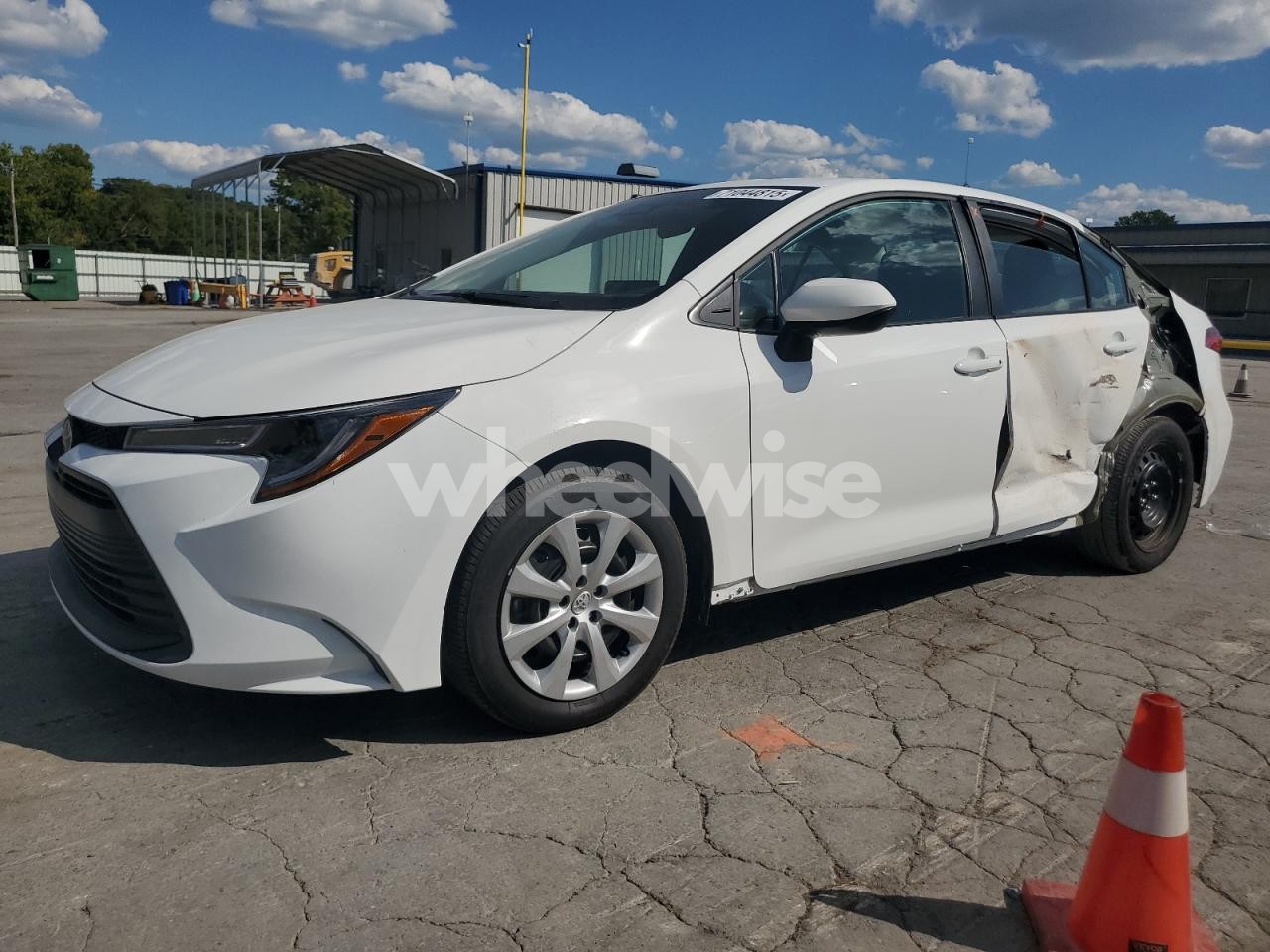 2024 TOYOTA COROLLA LE (VIN 5YFB4MDE5RP211532) main photo