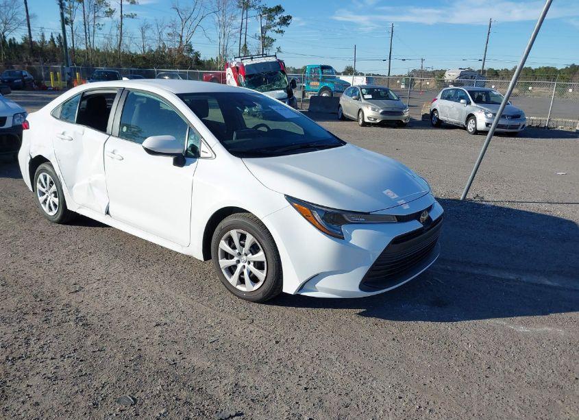 2025 Toyota Corolla LE (VIN 5YFB4MDE6SP233528) main photo