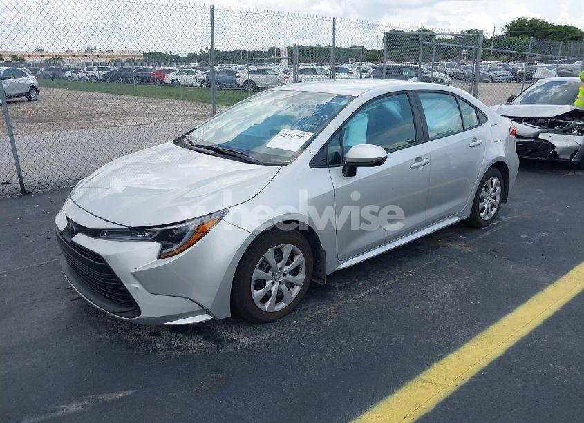 Photo 2 of 2025 Toyota Corolla LE (VIN 5YFB4MDE6SP245694)