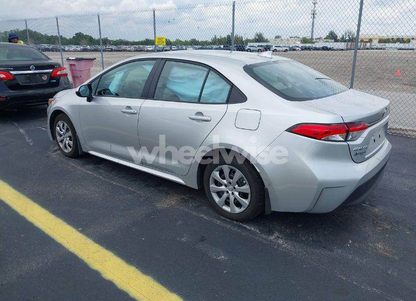 Photo 3 of 2025 Toyota Corolla LE (VIN 5YFB4MDE6SP245694)