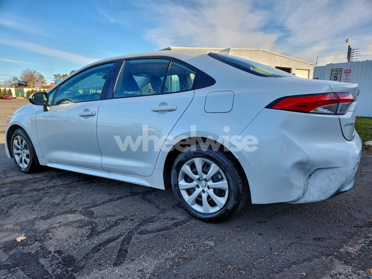 Photo 2 of 2025 TOYOTA COROLLA LE (VIN 5YFB4MDE6SP258994)