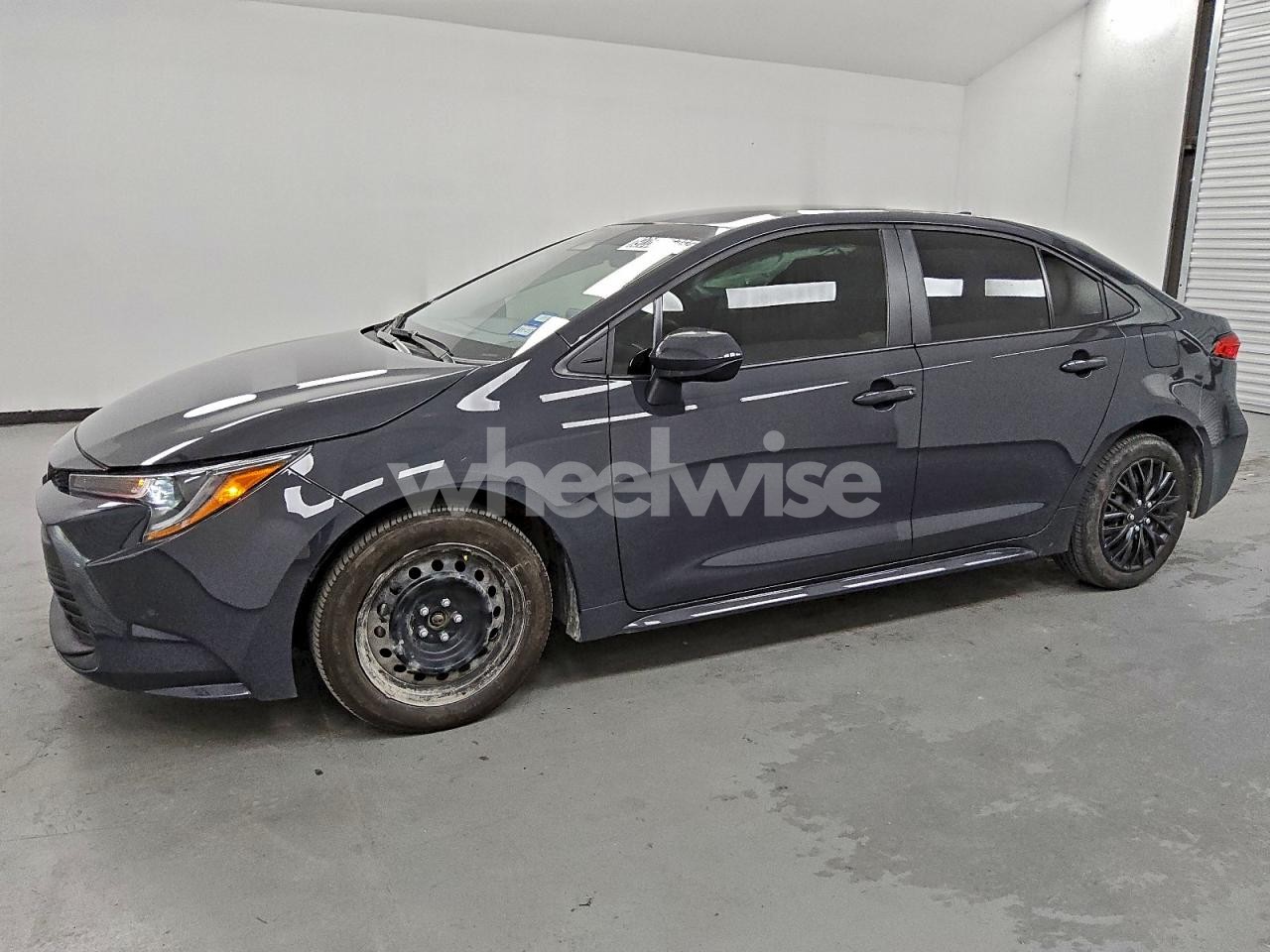 2025 TOYOTA COROLLA LE (VIN 5YFB4MDE6SP269218) main photo