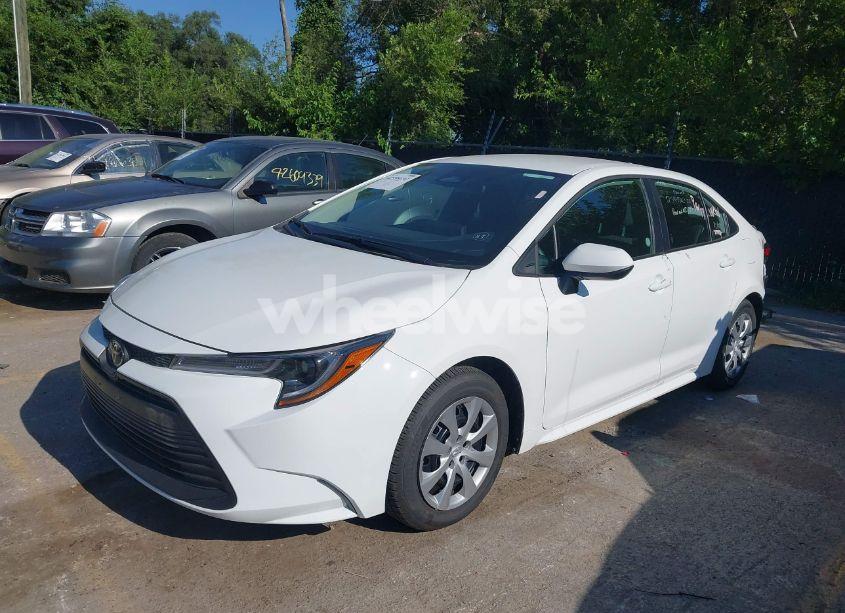 Photo 2 of 2025 Toyota Corolla LE (VIN 5YFB4MDE7SP276338)