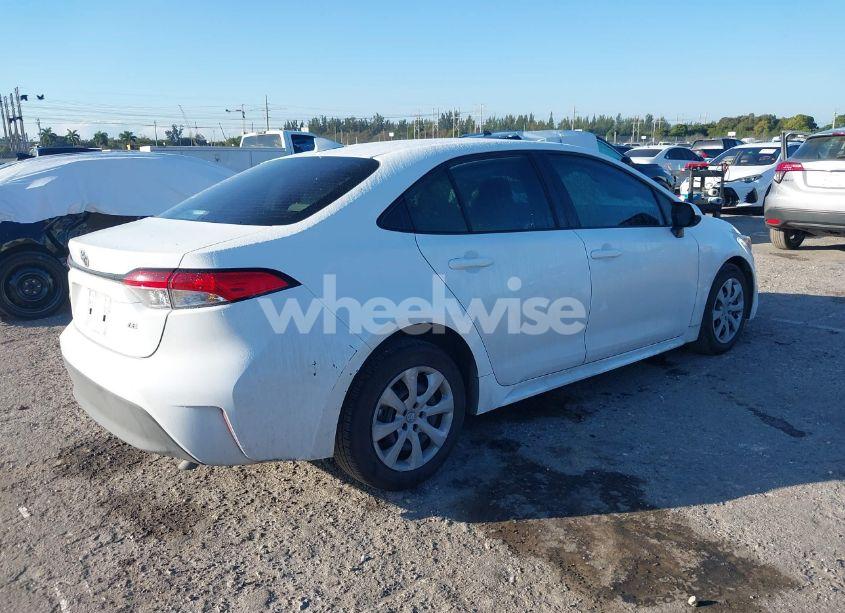 Photo 4 of 2024 Toyota Corolla LE (VIN 5YFB4MDE8RP203957)