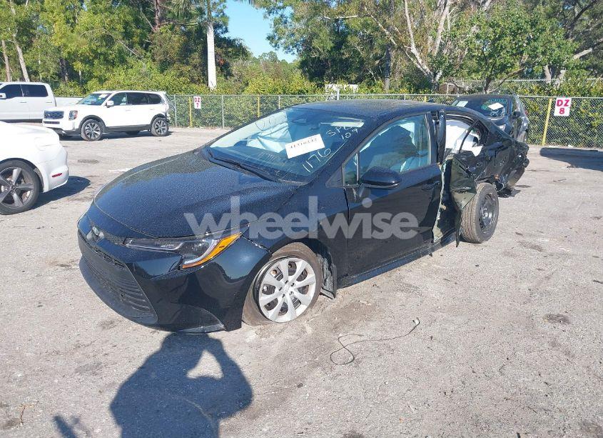 Photo 2 of 2025 Toyota Corolla LE (VIN 5YFB4MDE8SP241176)