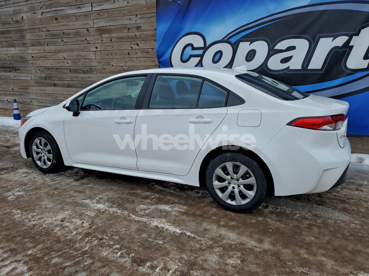 Photo 2 of 2025 TOYOTA COROLLA LE (VIN 5YFB4MDE9SP280889)