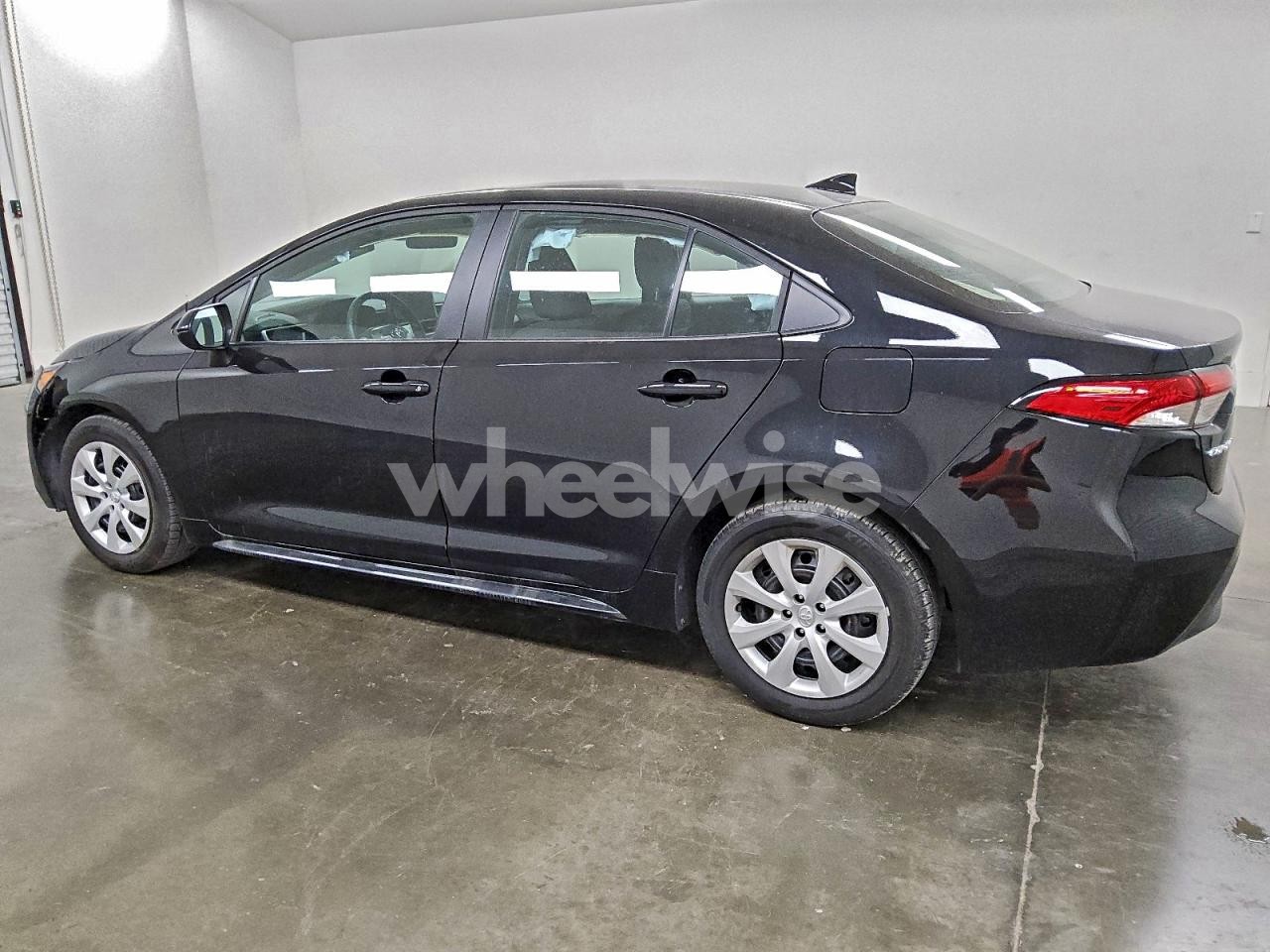 Photo 2 of 2025 TOYOTA COROLLA LE (VIN 5YFB4MDE9SP298891)