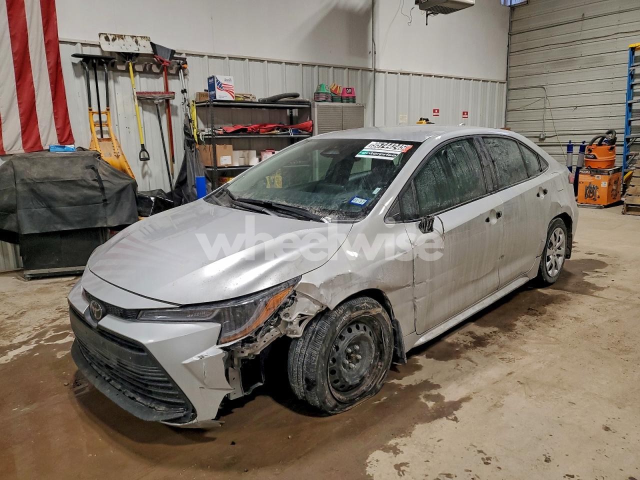 2025 TOYOTA COROLLA LE (VIN 5YFB4MDE9SP318427) main photo