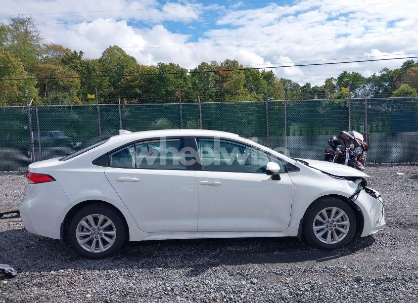 Photo 14 of 2024 Toyota Corolla LE (VIN 5YFB4MDEXRP102838)