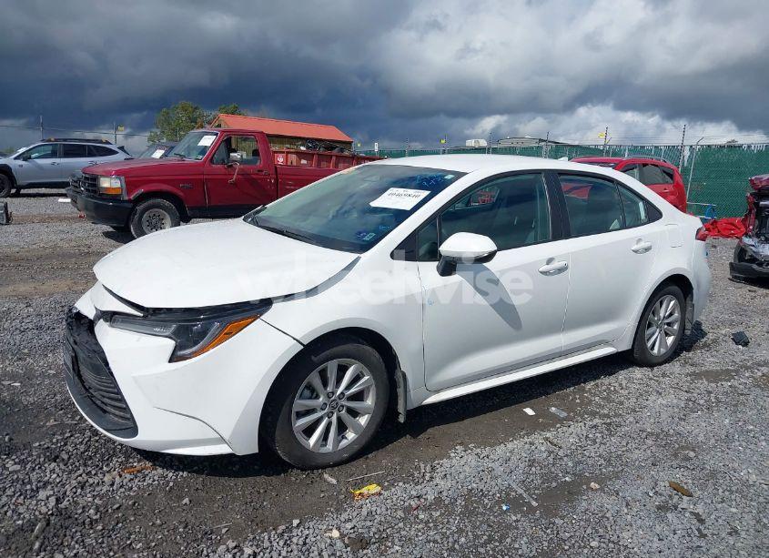 Photo 2 of 2024 Toyota Corolla LE (VIN 5YFB4MDEXRP102838)