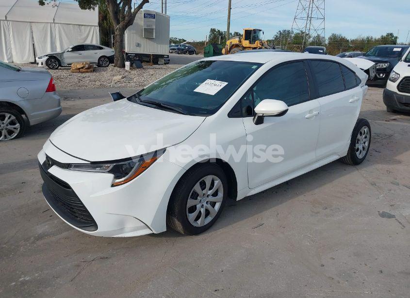 Photo 2 of 2024 Toyota Corolla LE (VIN 5YFB4MDEXRP117923)