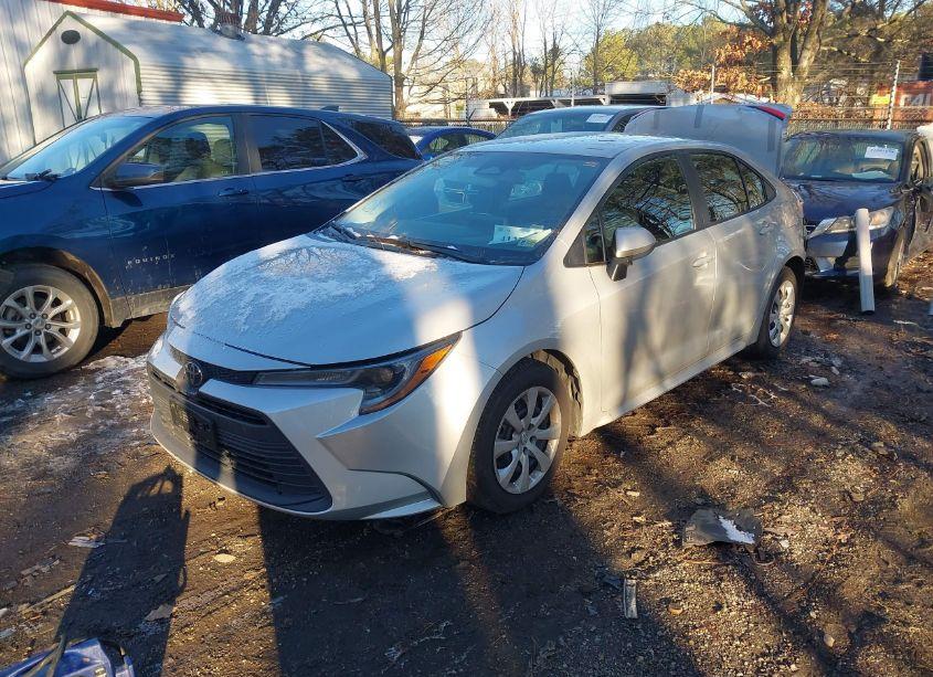 Photo 2 of 2024 Toyota Corolla LE (VIN 5YFB4MDEXRP171805)