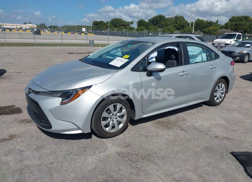 Photo 2 of 2024 Toyota Corolla LE (VIN 5YFB4MDEXRP204706)