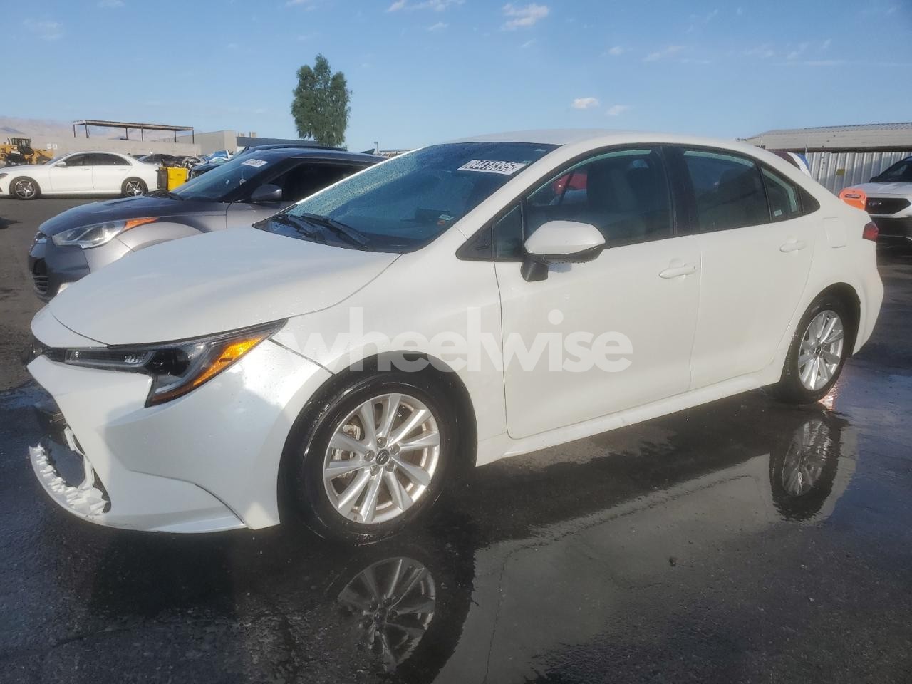 2025 TOYOTA COROLLA LE (VIN 5YFB4MDEXSP235928) main photo