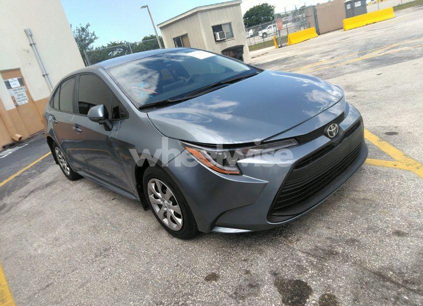 2025 Toyota Corolla LE (VIN 5YFB4MDEXSP240479) main photo
