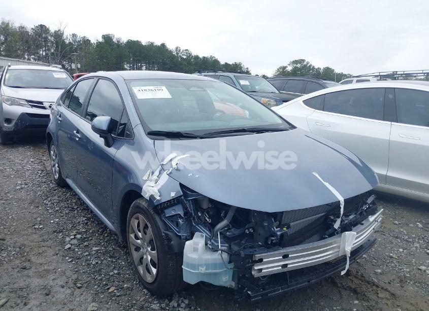 2025 Toyota Corolla LE (VIN 5YFB4MDEXSP243804) main photo