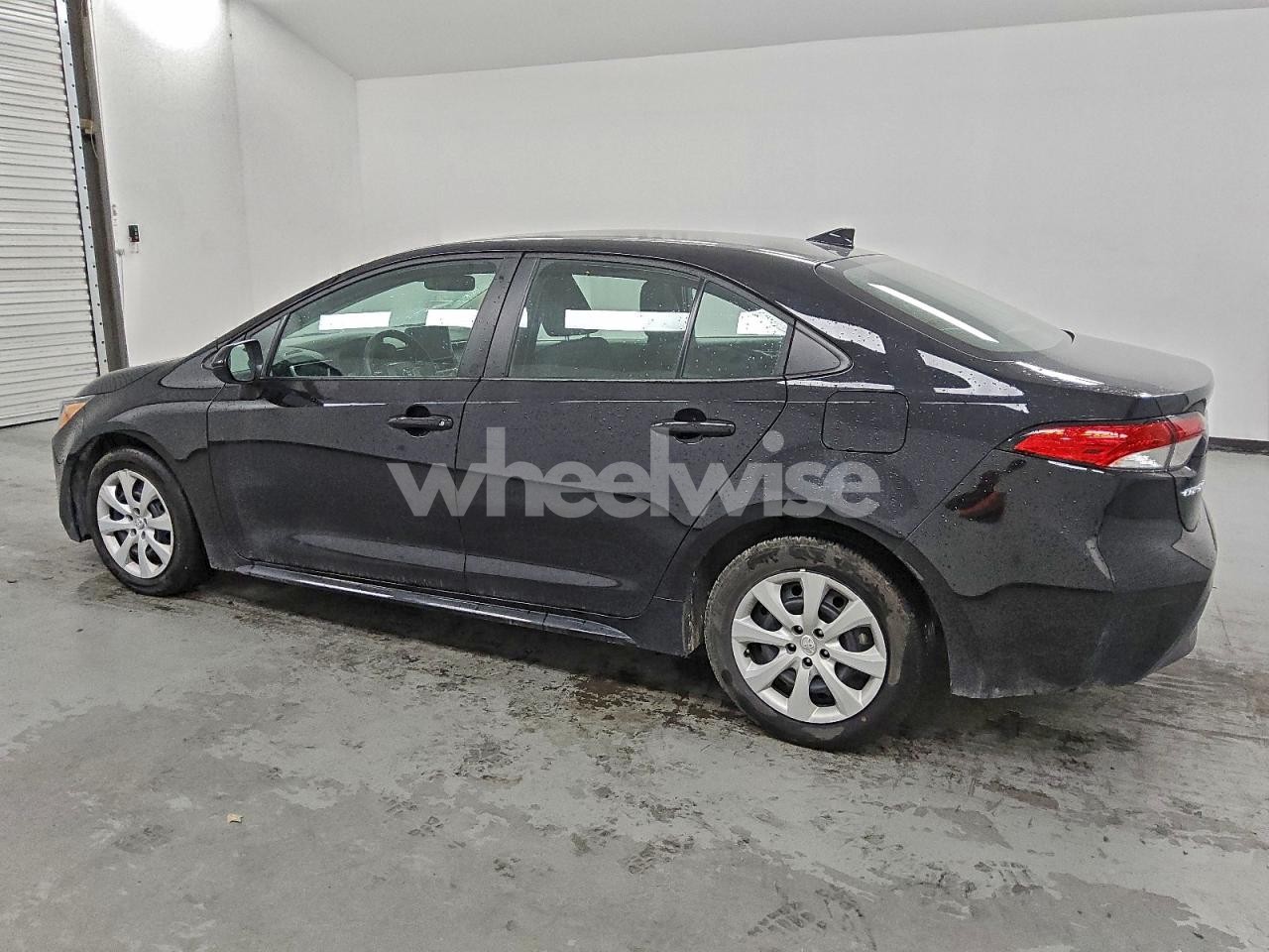 Photo 2 of 2025 TOYOTA COROLLA LE (VIN 5YFB4MDEXSP249795)