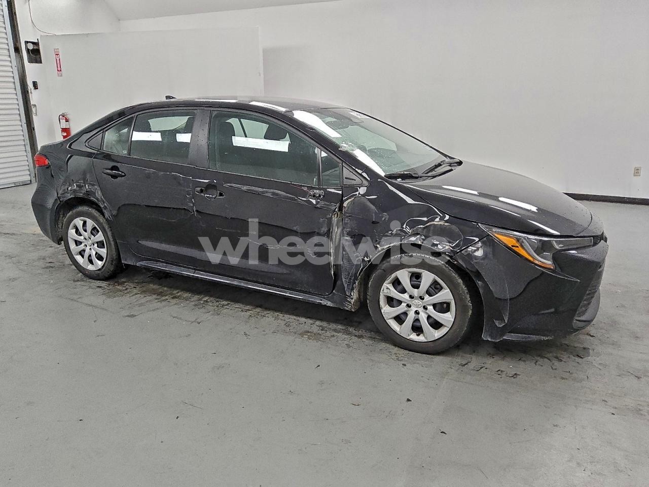 Photo 4 of 2025 TOYOTA COROLLA LE (VIN 5YFB4MDEXSP249795)