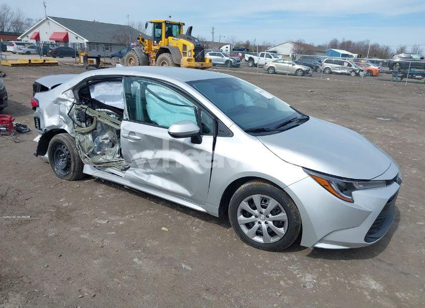 2025 Toyota Corolla LE (VIN 5YFB4MDEXSP270663) main photo