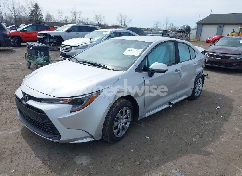 Photo 2 of 2025 Toyota Corolla LE (VIN 5YFB4MDEXSP270663)