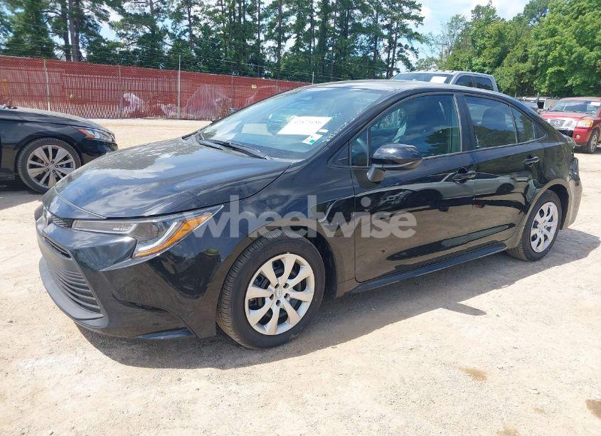 Photo 2 of 2025 Toyota Corolla LE (VIN 5YFB4MDEXSP311387)