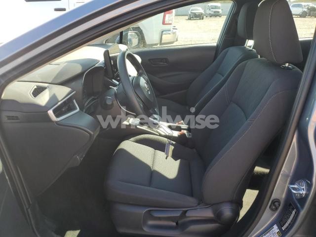 2025 TOYOTA COROLLA LE (VIN 5YFB4MDEXSP318078) main photo