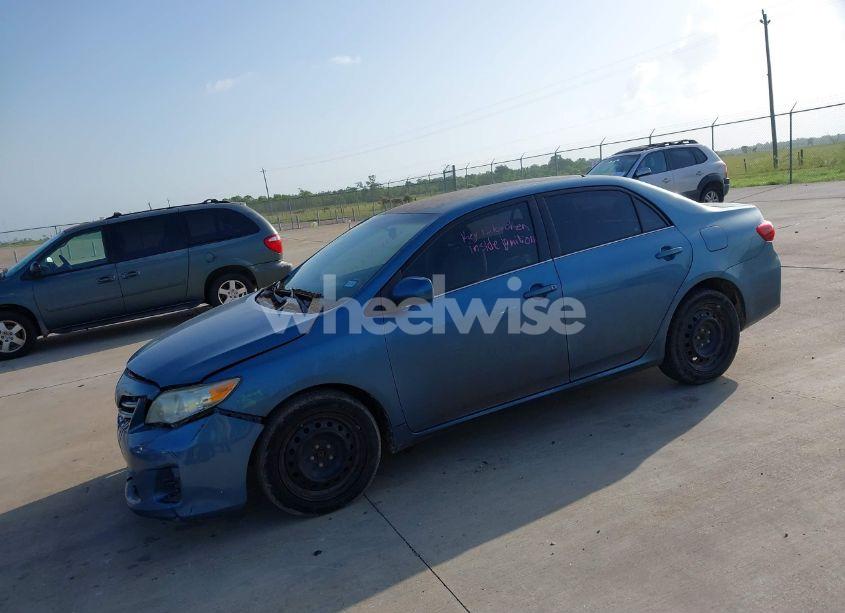 Photo 2 of 2013 Toyota Corolla LE (VIN 5YFBU4EE0DP109403)