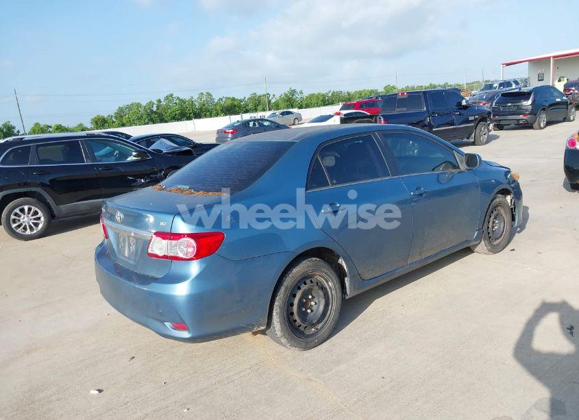 Photo 4 of 2013 Toyota Corolla LE (VIN 5YFBU4EE0DP109403)