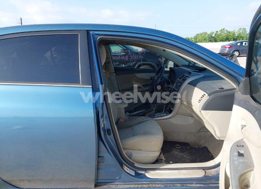 Photo 5 of 2013 Toyota Corolla LE (VIN 5YFBU4EE0DP109403)