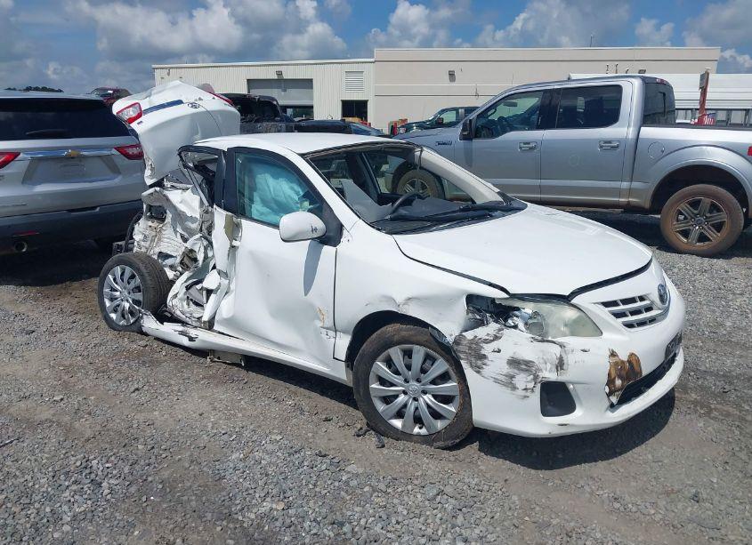 2013 Toyota Corolla LE (VIN 5YFBU4EE0DP158066) main photo