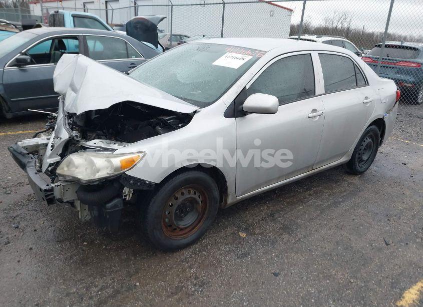 Photo 2 of 2013 Toyota Corolla L (VIN 5YFBU4EE0DP194131)