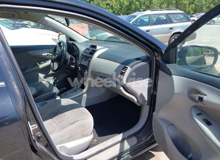 Photo 5 of 2013 Toyota Corolla LE (VIN 5YFBU4EE0DP204849)