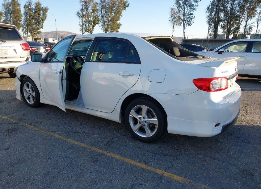 Photo 3 of 2013 Toyota Corolla S (VIN 5YFBU4EE0DP211655)