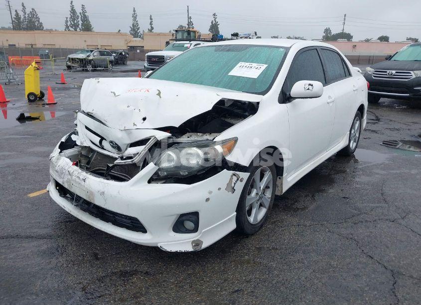 Photo 2 of 2013 Toyota Corolla S (VIN 5YFBU4EE0DP211915)