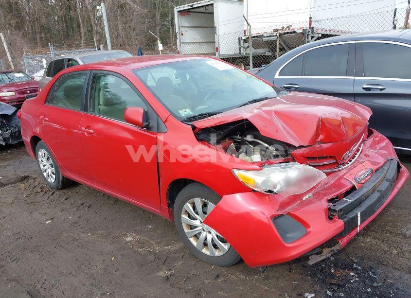 2013 Toyota Corolla LE (VIN 5YFBU4EE0DP215690) main photo