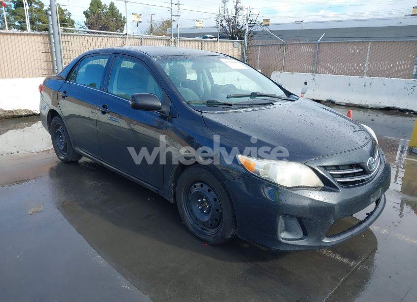 2013 Toyota Corolla LE (VIN 5YFBU4EE1DP093776) main photo