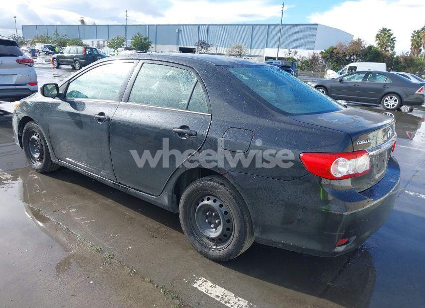 Photo 3 of 2013 Toyota Corolla LE (VIN 5YFBU4EE1DP093776)