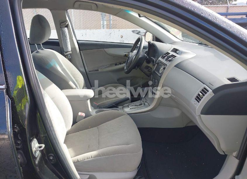 Photo 5 of 2013 Toyota Corolla LE (VIN 5YFBU4EE1DP093776)