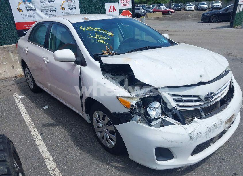 2013 Toyota Corolla LE (VIN 5YFBU4EE1DP130972) main photo