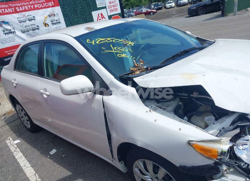 Photo 13 of 2013 Toyota Corolla LE (VIN 5YFBU4EE1DP130972)