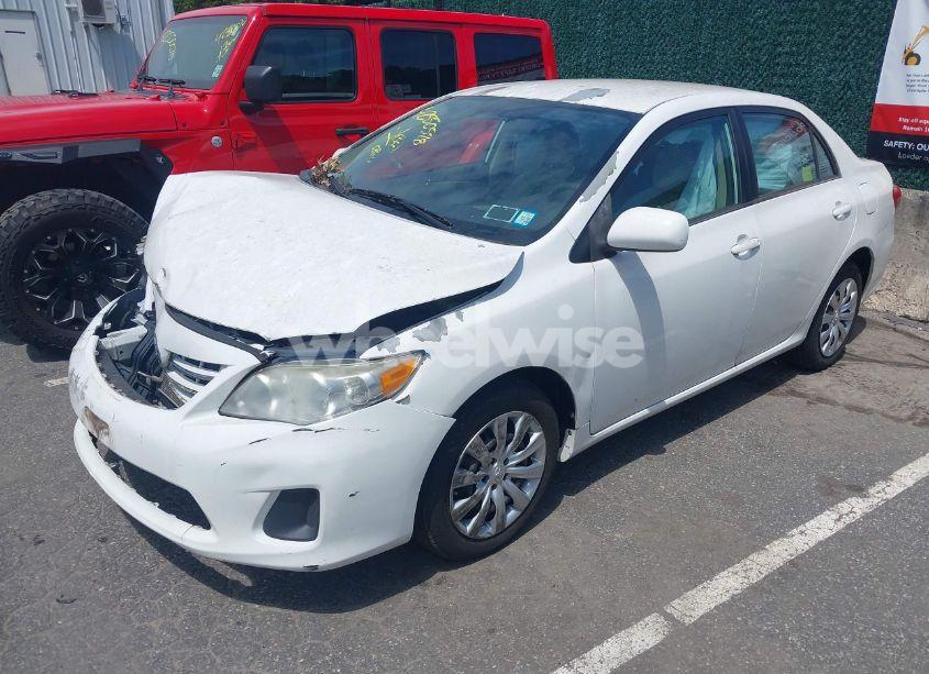 Photo 2 of 2013 Toyota Corolla LE (VIN 5YFBU4EE1DP130972)