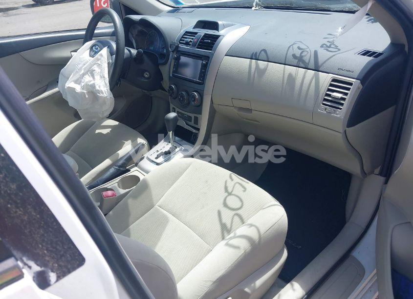 Photo 5 of 2013 Toyota Corolla LE (VIN 5YFBU4EE1DP130972)