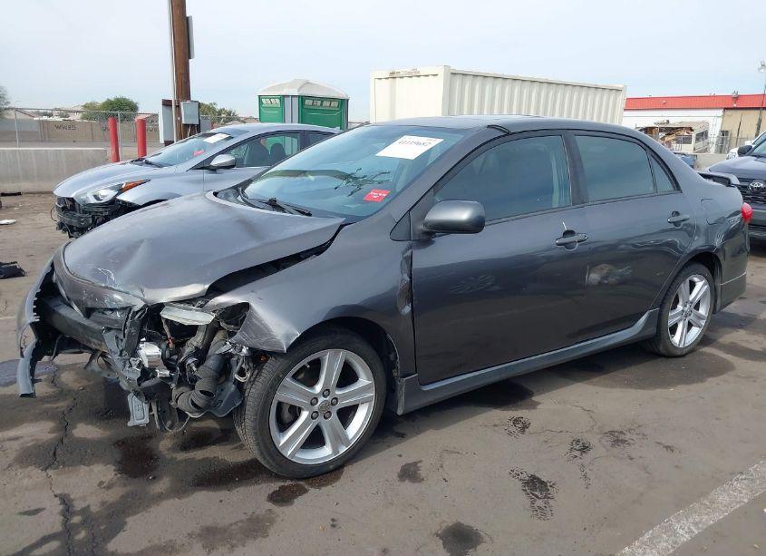 Photo 2 of 2013 Toyota Corolla S (VIN 5YFBU4EE1DP140370)