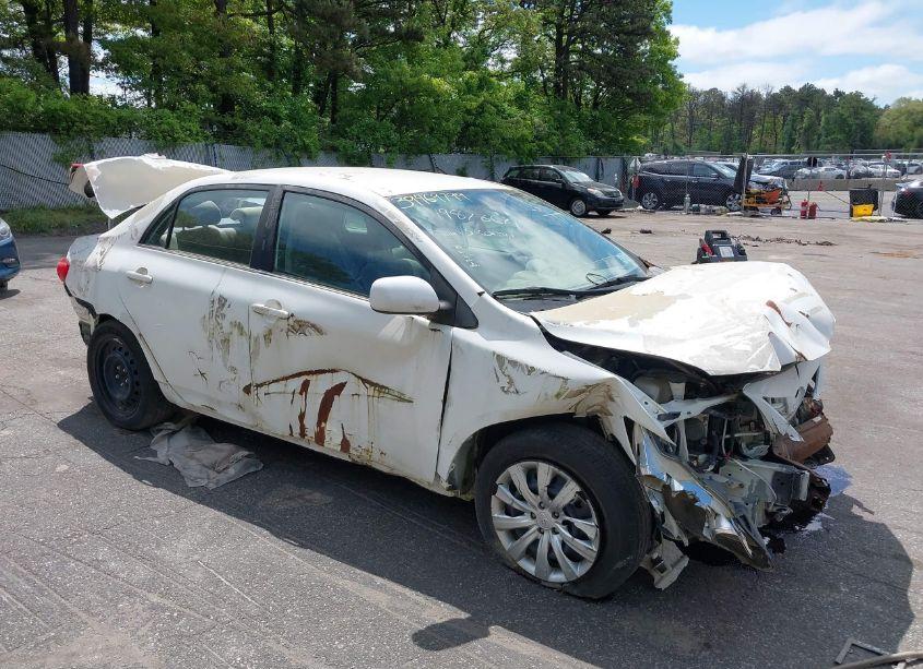 2013 Toyota Corolla LE (VIN 5YFBU4EE1DP172803) main photo