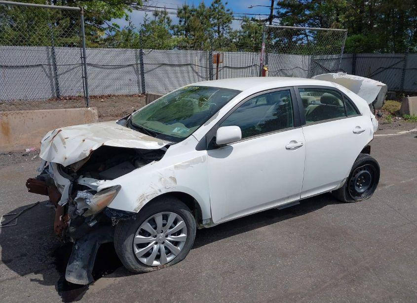 Photo 2 of 2013 Toyota Corolla LE (VIN 5YFBU4EE1DP172803)